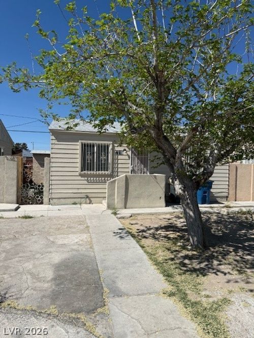 2215 Daley St, North Las Vegas, NV, 89030-6204 | Card Image