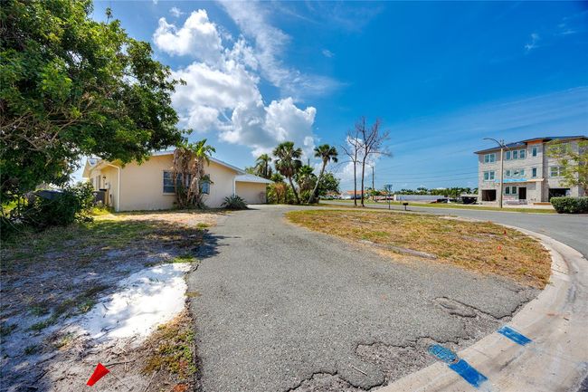11465 7 Th St E, House other with 2 bedrooms, 2 bathrooms and null parking in Treasure Island FL | Image 56