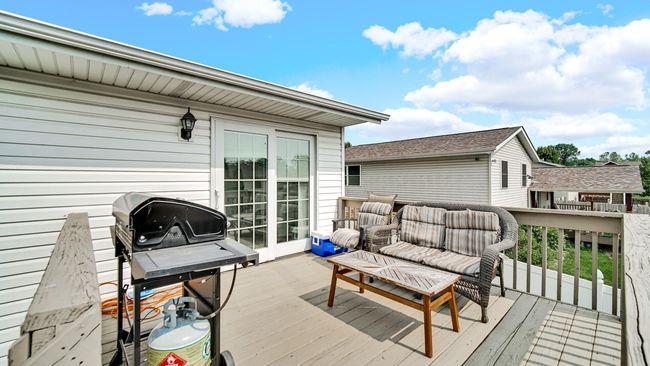 upper deck off kitchen | Image 24