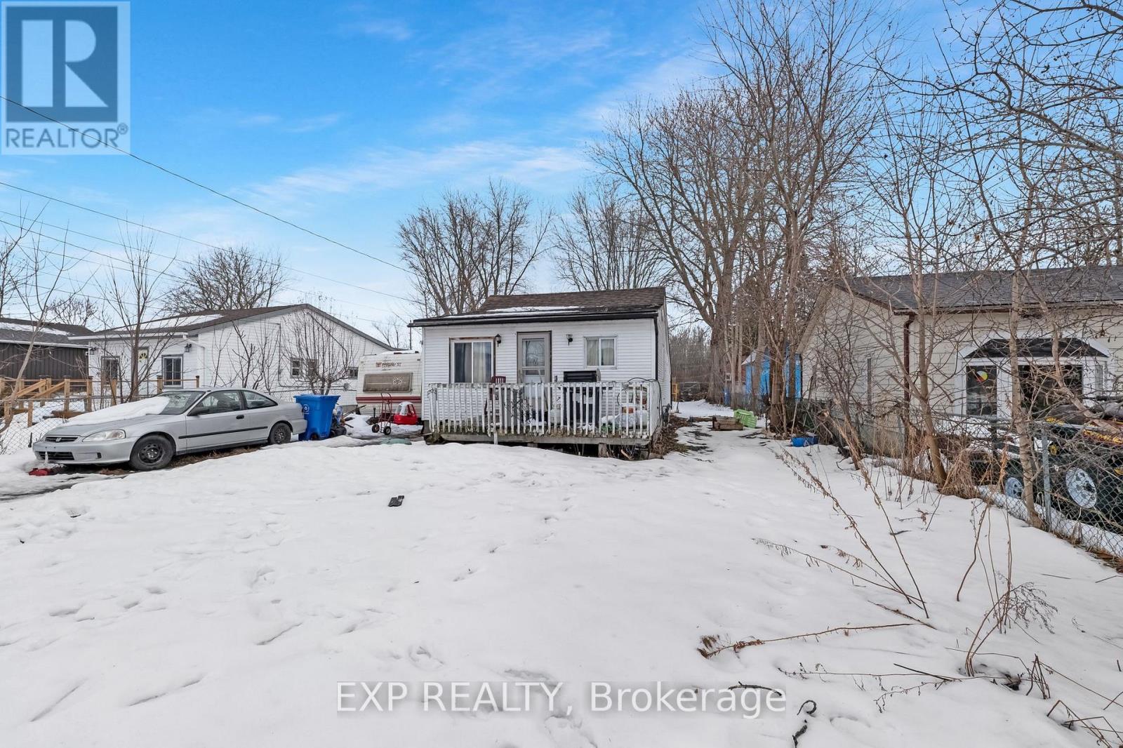 Residential in Georgina (Historic Lakeshore Communities) 3