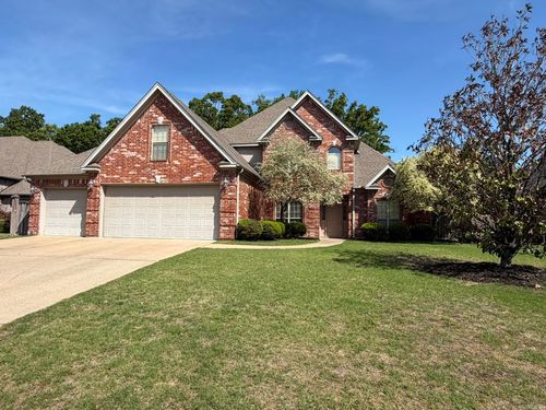 135 Marseille Dr, Maumelle, AR, 72113-7249 | Card Image