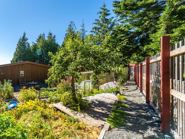 410 17 Th Ave, House other with 4 bedrooms, 5 bathrooms and 4 parking in Sointula BC | Image 68