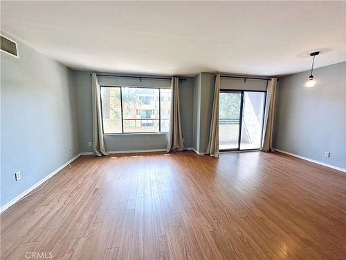 202-700 Westmount Dr, West Hollywood, CA, 90069-5133 | Card Image
