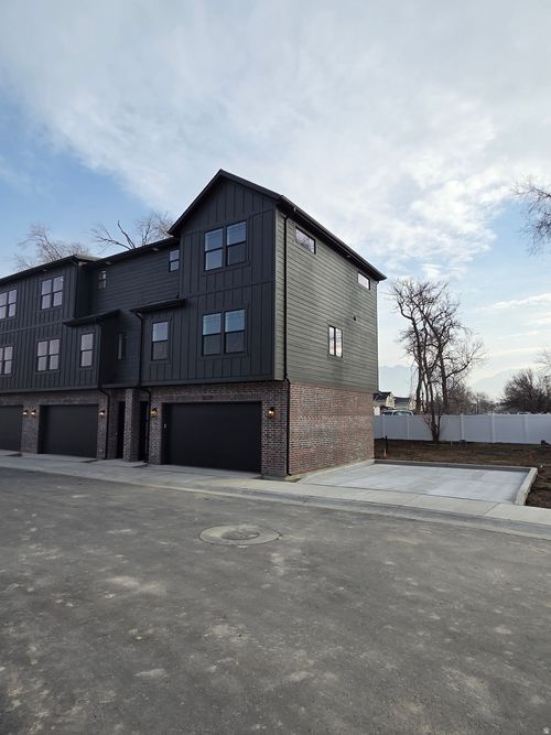 7633 S Woodtrail Way, Sandy, UT, 84047-2758 | Card Image