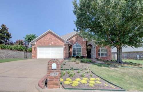 128 Mountain Valley Dr, Maumelle, AR, 72113-6993 | Card Image