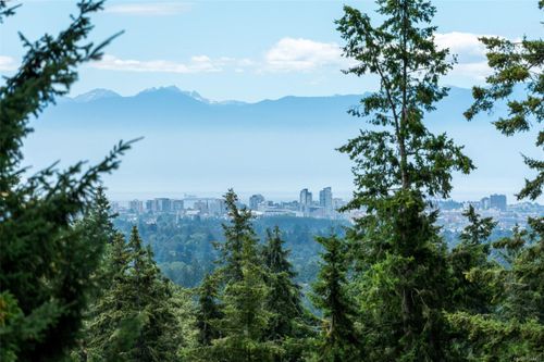 201-940 Boulderwood Rise, Saanich, BC, V8Y3H5 | Card Image