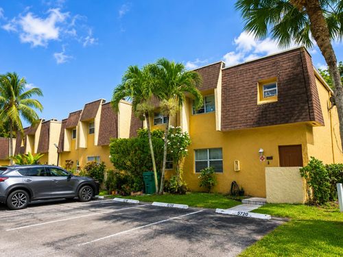 5728-5728 Blueberry Ct, Lauderhill, FL, 33313-3076 | Card Image