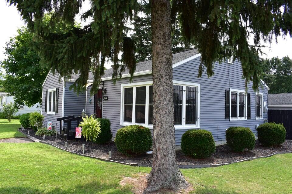 Douglas Dr, Decatur, MI 49045