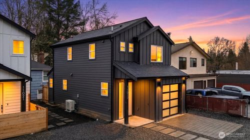 11017 35th Ave Ne, Seattle, WA, 98125-6809 | Card Image