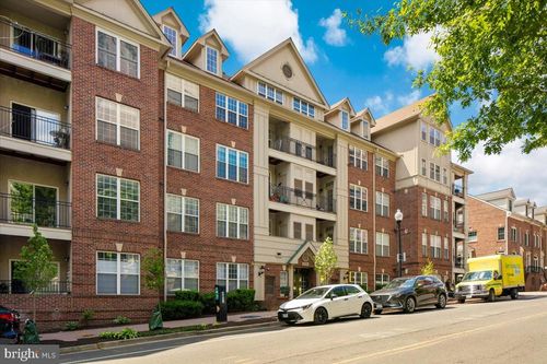 207-2330 14th Street N, ARLINGTON, VA, 22201 | Card Image