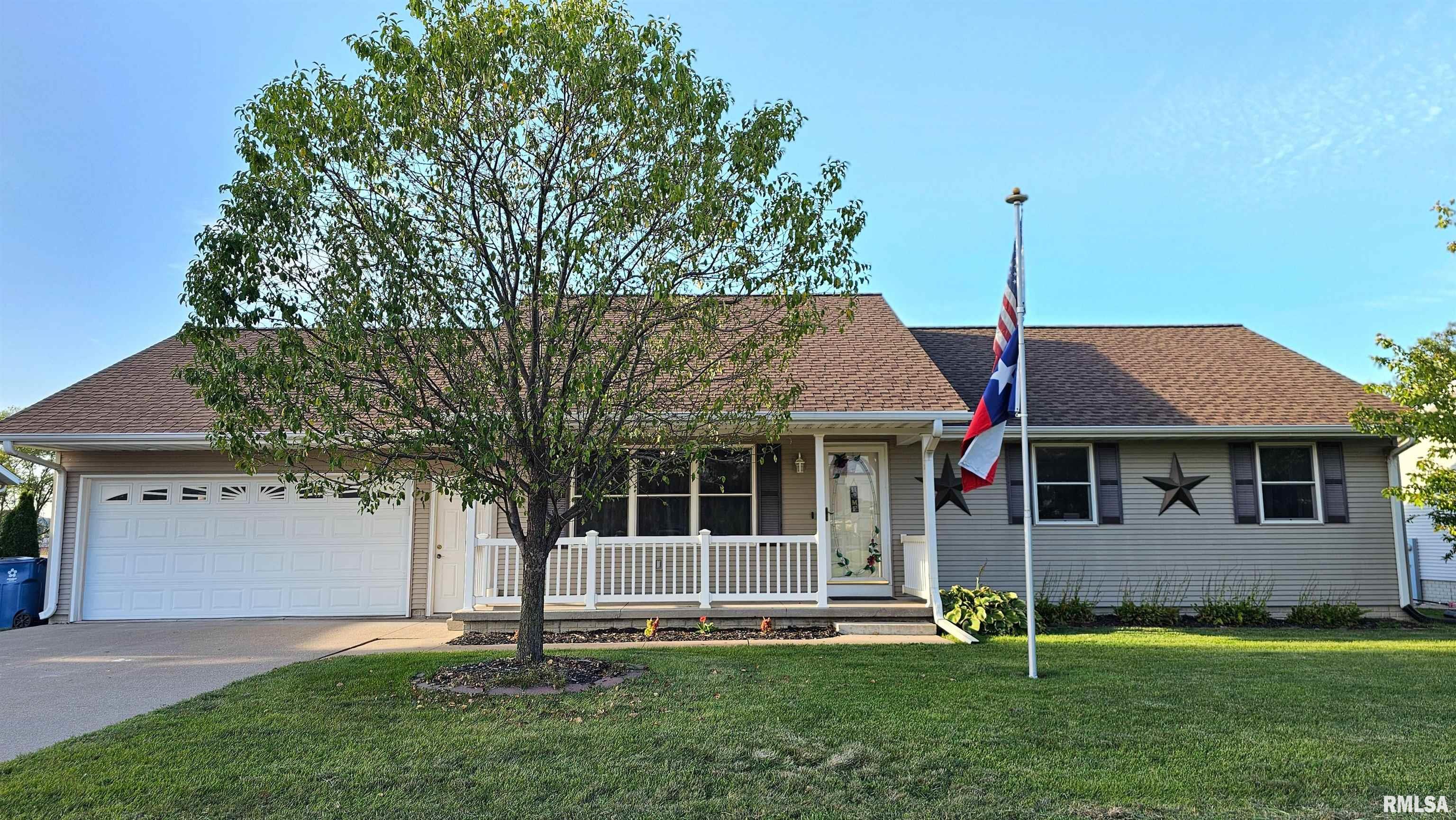 16th Pl, Camanche, IA 52730
