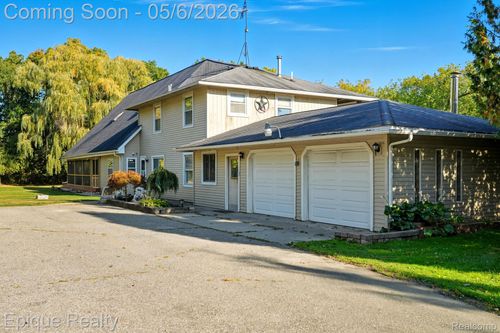 8150 Runyan Lake Rd, Fenton, MI, 48430-9261 | Card Image