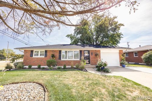 106 W Cascade Dr, Columbia, IL, 62236-1102 | Card Image