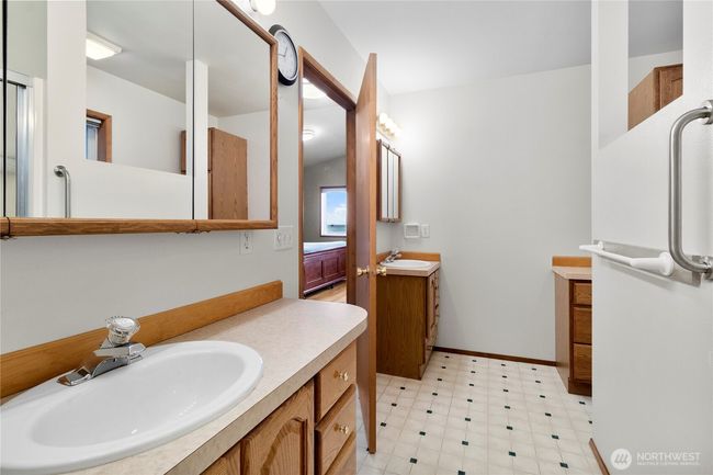 Primary Bathroom | Image 22