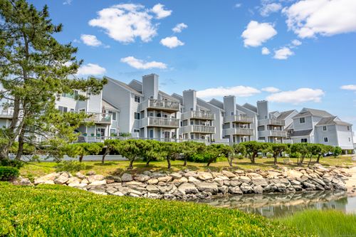 apt-211-1 Mansfield Grove Rd, East Haven, CT, 06512-4830 | Card Image