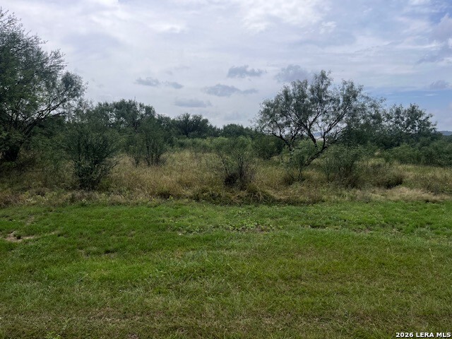 Land in Leakey 4