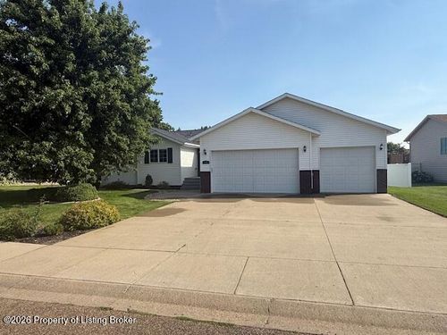 1105 20th Street W, Dickinson, ND, 58601 | Card Image