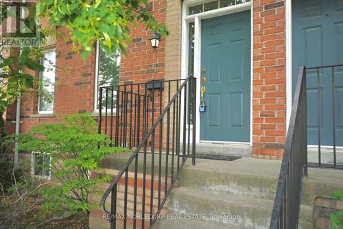 17 Overlea Blvd, East York, ON, M4H1R4 | Card Image