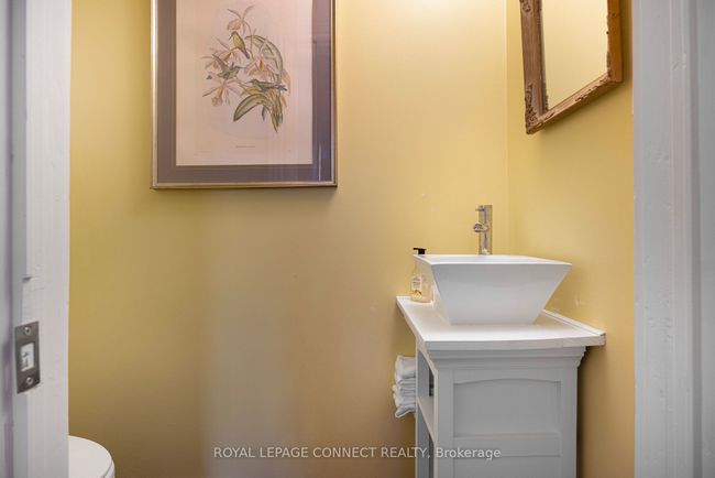 288 Sherbourne St, House attached with 9 bedrooms, 5 bathrooms and null parking in Toronto ON | Image 17