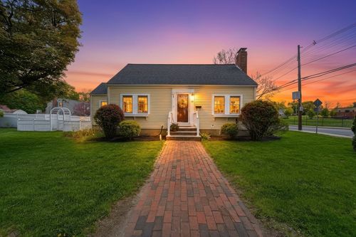 28 Myopia Rd, Stoneham, MA, 02180-2260 | Card Image