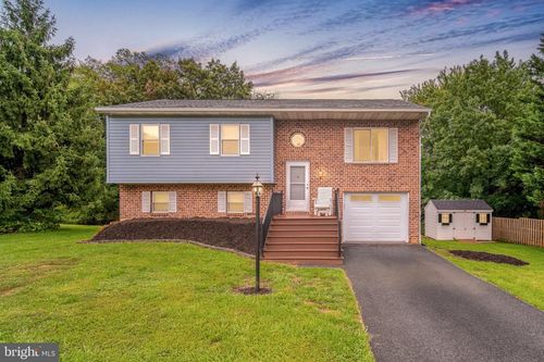 1711 Valley Vista Dr, YORK, PA, 17406-6920 | Card Image