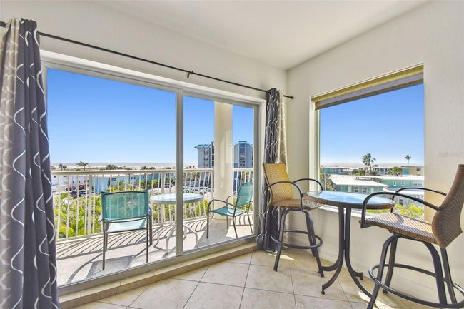 404 - 11605 Gulf Blvd, Condo with 2 bedrooms, 2 bathrooms and null parking in TREASURE ISLAND FL | Image 14