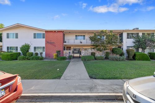 1411 S Divisadero St, Visalia, CA, 93277-4581 | Card Image