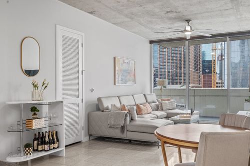 apt-911-360 Nueces St, Austin, TX, 78701-4196 | Card Image