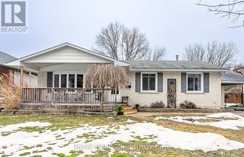 261 Centre St, Ingersoll, ON, N5C3N8 | Card Image