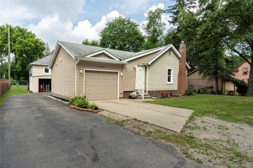 2115 Snellbrook Rd, Auburn Hills, MI, 48326-2343 | Card Image