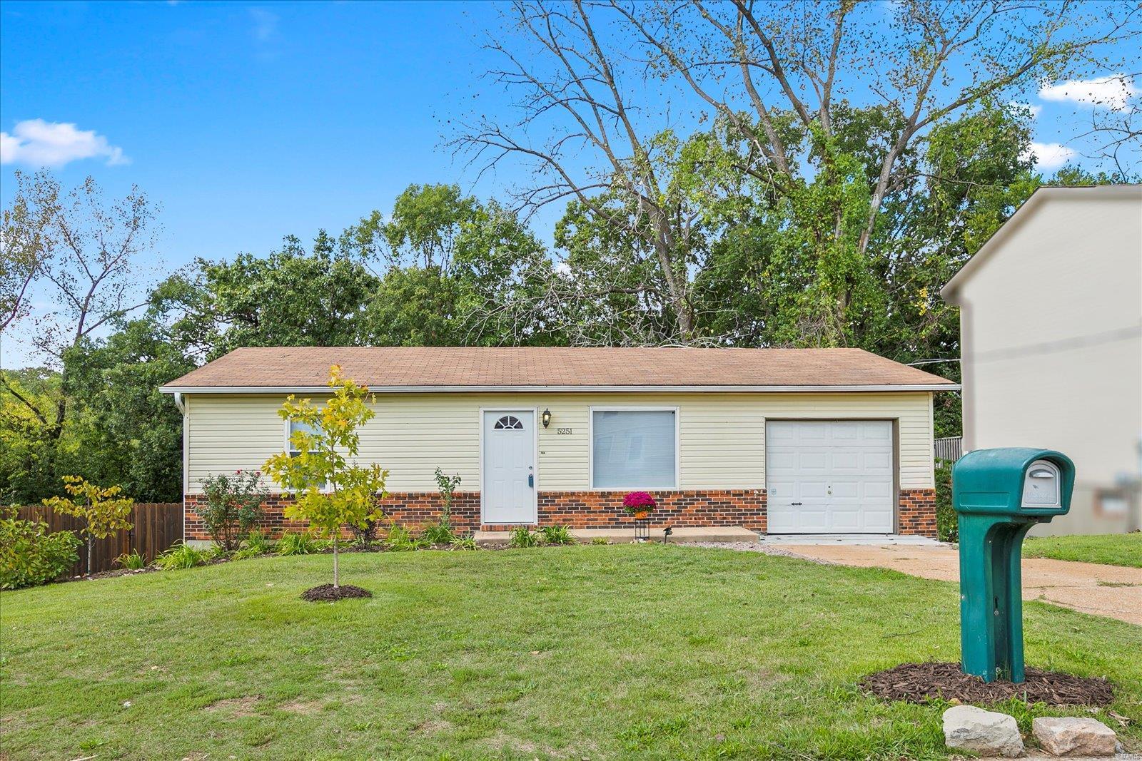 Chippendale Ln, Imperial, MO 63052