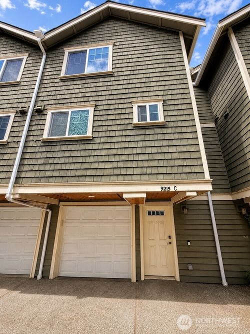 c-9215 Roosevelt Way Ne, Seattle, WA, 98115-2863 | Card Image