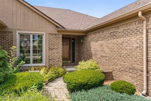 40363 Denbigh Dr, Sterling Heights, MI, 48310-6942 | Card Image