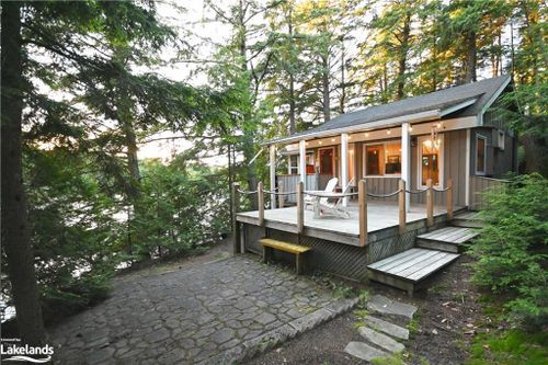 18 Peninsula Shores Rd W, McDougall, ON, P2A2W7 | Card Image