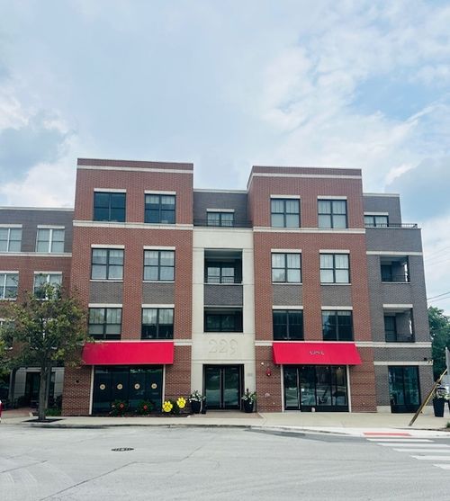 unit-202-229 Park Ave, Clarendon Hills, IL, 60514-1330 | Card Image