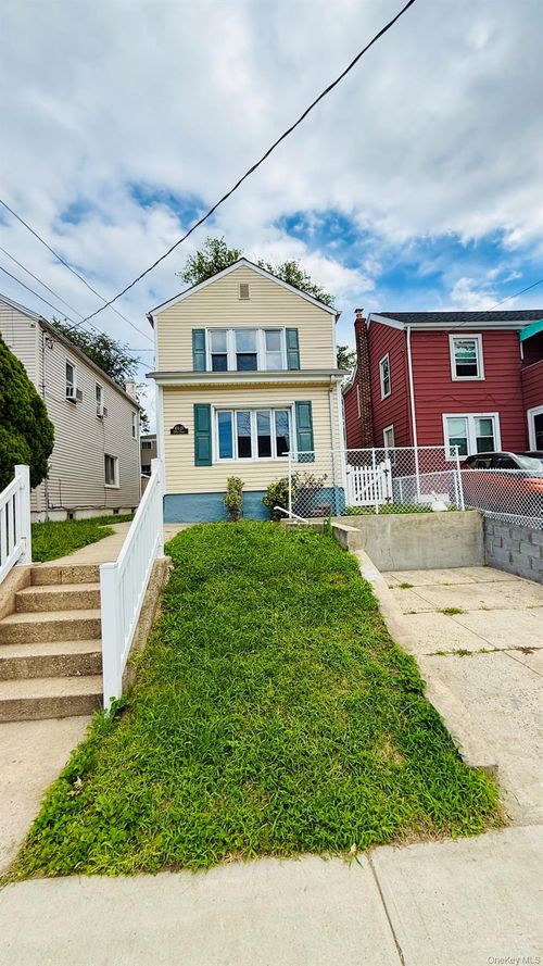 10327 219th St, Queens Village, NY, 11429-2018 | Card Image