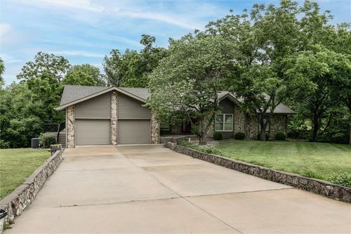 13325 Kimberly Cir, Olathe, KS, 66061-9602 | Card Image