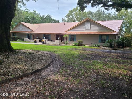 2330 N Country Club Ln, Biloxi, MS, 39532-3200 | Card Image