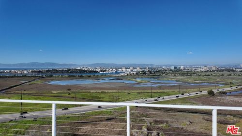 8120 Billowvista Dr, Playa del Rey, CA, 90293-7806 | Card Image