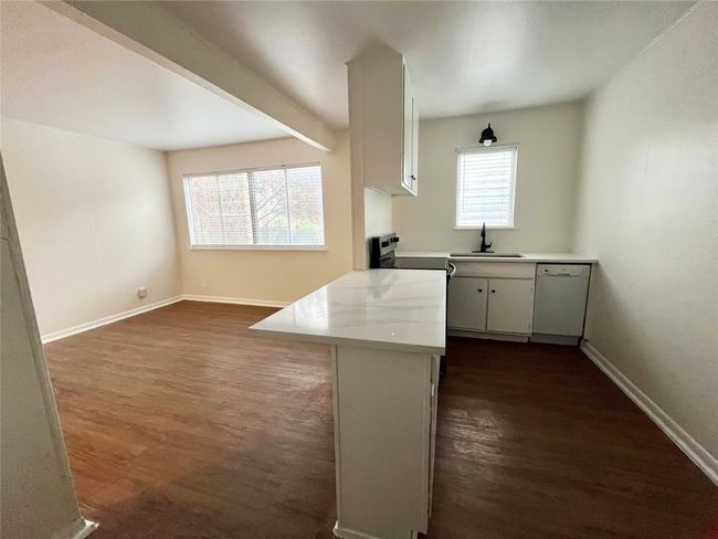 APT-101 - 3304 Red River St, Condo with 2 bedrooms, 1 bathrooms and 2 parking in Austin TX | Image 5
