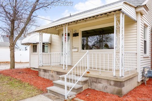 6731 Robinson Ave, Allen Park, MI, 48101-2346 | Card Image
