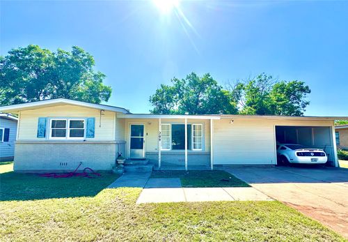 209 Laurel Dr, Winters, TX, 79567-3003 | Card Image