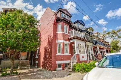 90 Beverley St, Home with 5 bedrooms, 2 bathrooms and null parking in Toronto ON | Image 2