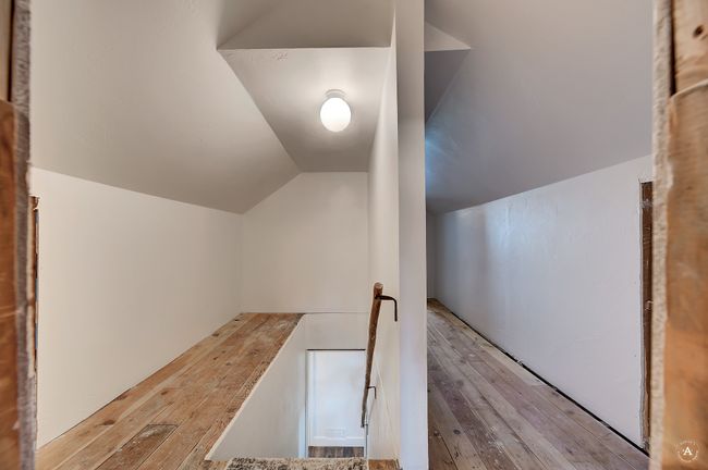 Upstairs Hallway | Image 30