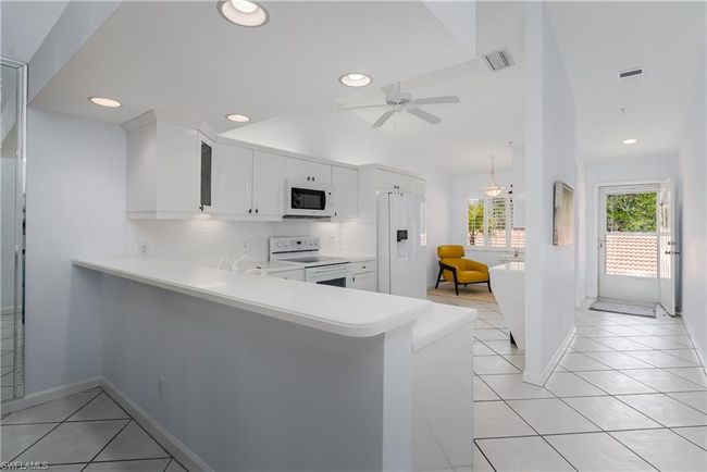 APT-16 - 6660 Beach Resort Dr, Condo with 2 bedrooms, 2 bathrooms and 1 parking in NAPLES FL | Image 8