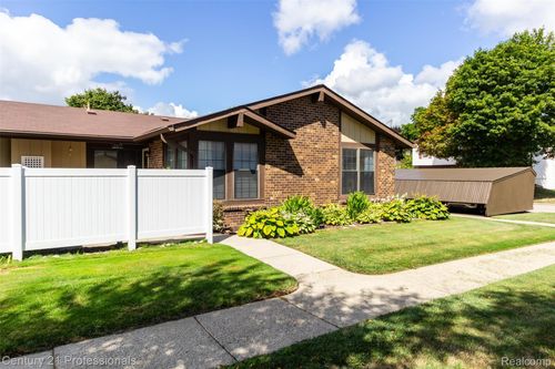 2877 Roundtree Dr, Troy, MI, 48083-2331 | Card Image