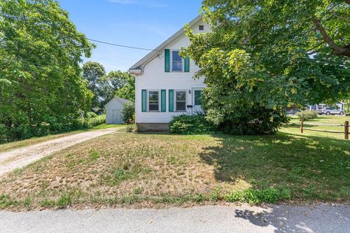 18 Austin St, South Kingstown, RI, 02879-2310 | Card Image
