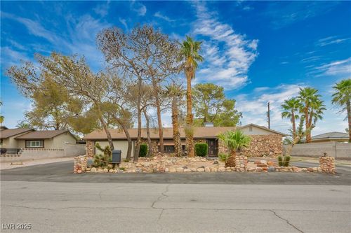 6742 Palmyra Ave, Las Vegas, NV, 89146-6541 | Card Image