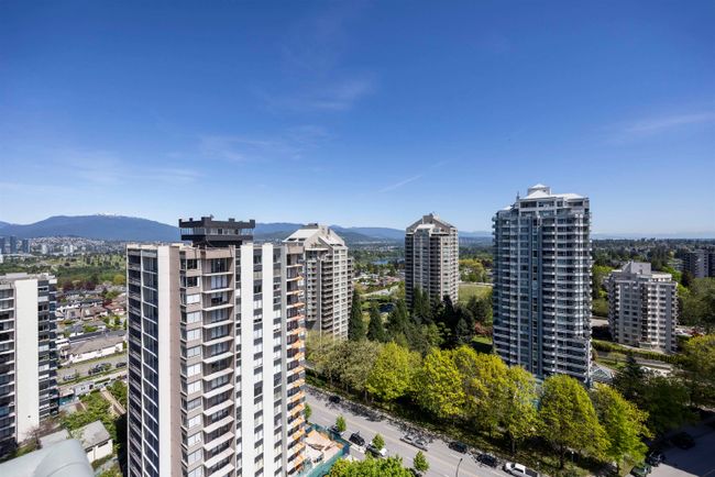 1702 - 4788 Hazel Street, Condo with 3 bedrooms, 2 bathrooms and 2 parking in Burnaby BC | Image 10