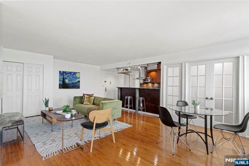 100 Manhattan Ave, Union City, NJ, 07087-5240 | Card Image